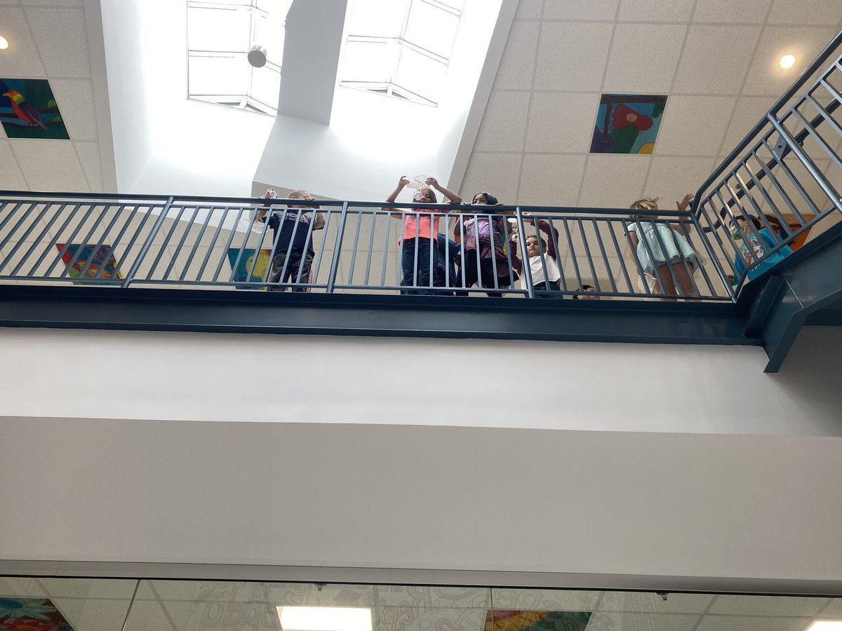 midgleyDIS's tweet photo. 2nd graders had a blast learning about gravity and creating their own parachutes to help their jumpers make a safe landing! @MissWarnerDIS @Discovery_elem https://t.co/lf8x1Lb49r