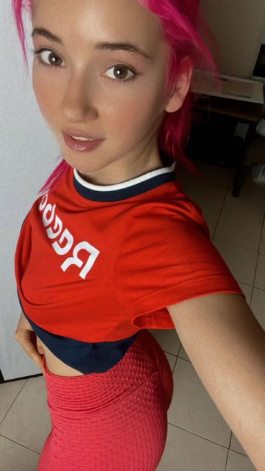 Jueves de mostrar el culo por likes 🍑 https://t.co/9azuRJV4Dk