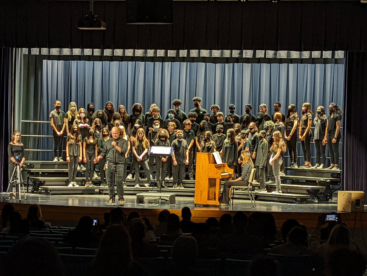 Ms_Mathurin's tweet photo. Fantastic performances by our 7th and 8th grade chorus students this evening! @LCPS_Mercer https://t.co/viVcGSTVz0