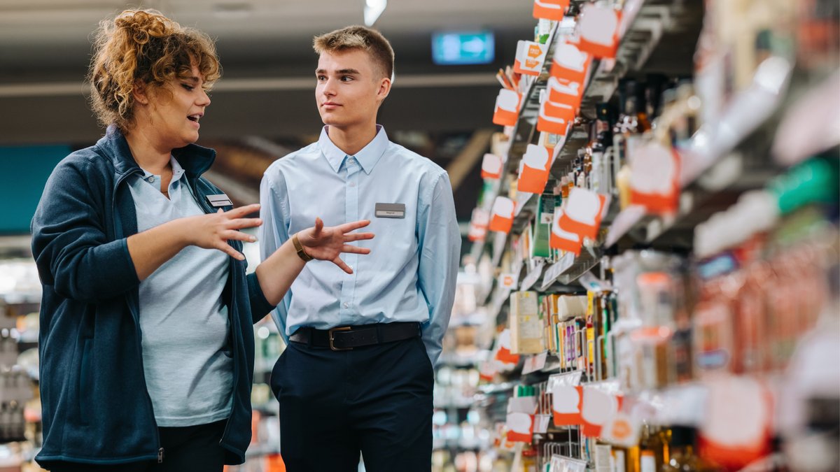 WorkSafeBC's tweet photo. Almost 20% of workplace accidents involving new workers occur during their first month on the job. If you’re a young worker about to start a new job, check out this info sheet of safety questions to ask during your interview and on your first day: https://t.co/G7kEpEBuAv #BCYW https://t.co/Ri0ExhAydM