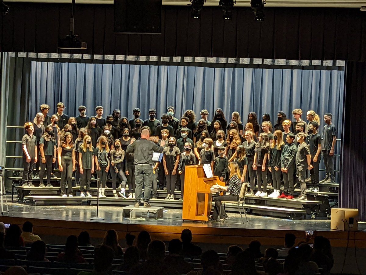 Ms_Mathurin's tweet photo. Fantastic performances by our 7th and 8th grade chorus students this evening! @LCPS_Mercer https://t.co/viVcGSTVz0