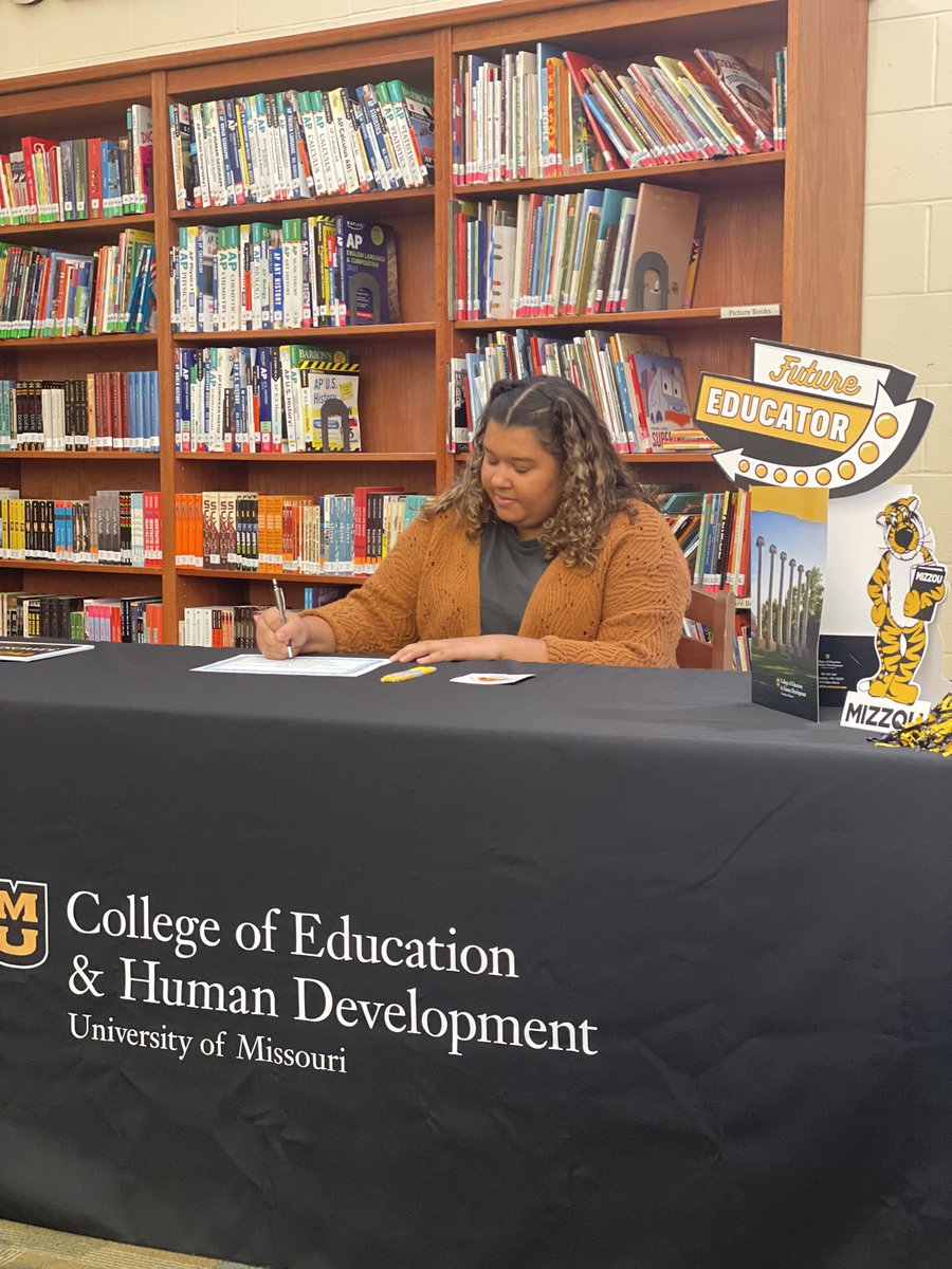 MrsAGalbreath's tweet photo. Great signing ceremony @MurielBattleHS today! Congrats to Huntar and Aniya! We are proud of all our #COMOEd Scholars! #CPSBest https://t.co/p03AMXrPMz