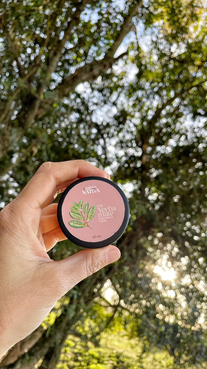 SabiaUy's tweet photo. La mascarilla facial más uruguaya. Yerba Mate &amp; Tannat 🙌🏽 ANTIOXIDANTE, ENERGIZANTE Y REPARADORA. 
Además, con la compra de cada una de ellas estás colaborando con nuestro nuevo proyecto de regeneración de Flora Nativa del 🇺🇾. https://t.co/HFyaSbIZ5z