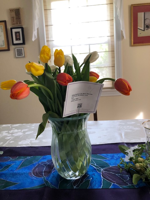 labrahams's tweet photo. @1800flowershelp what i ordered vs what was delivered.  Paid extra for pink vase. Got clear. Paid for beautiful pink &amp; white tulips. Got droopy orange and yellow. So disappointing https://t.co/nL2u2uekoA