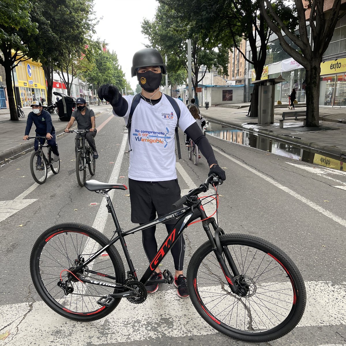MinDeporteCol's tweet photo. Con los ciclistas colombianos viajan las ilusiones de un país. Comparte una foto con tu bici usando el #SpamDeBicis y envíale un mensaje a los escarabajos. Los mejores serán compartidos en nuestras redes sociales. https://t.co/CMWSjOhalG