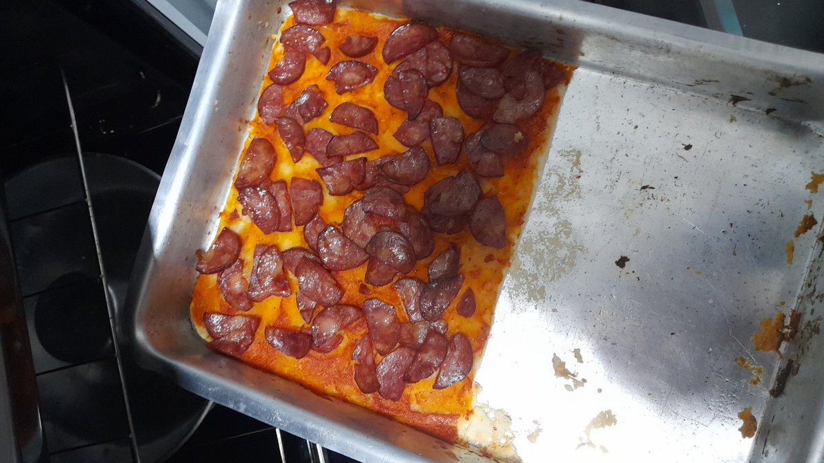 spokdat's tweet photo. pizza https://t.co/2dKhTeQtNZ
