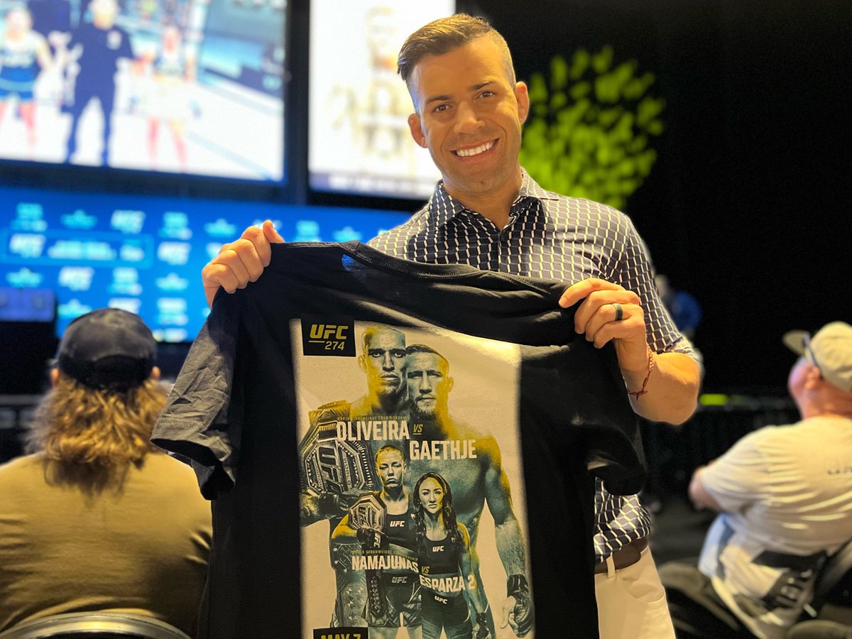 gastonreyno's tweet photo. ACA TENGO EL REGALO PARA USTEDES AMIGOS!
Voy a sortear la camiseta oficial del #UFC274 entre todos los que retwiteen esta foto. Pueden participar desde cualquier país de Latinoamérica, el Domingo hago el sorteo y el Lunes se la envío al ganador… mucha suerte! 🎁👕👊🏻 https://t.co/CLac4YJ5Kj