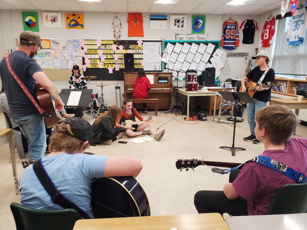 AlexReidJCPS's tweet photo. Music club started up today! We all had a blast playing music together. Stay tuned 🎵 https://t.co/5IarLQkUln