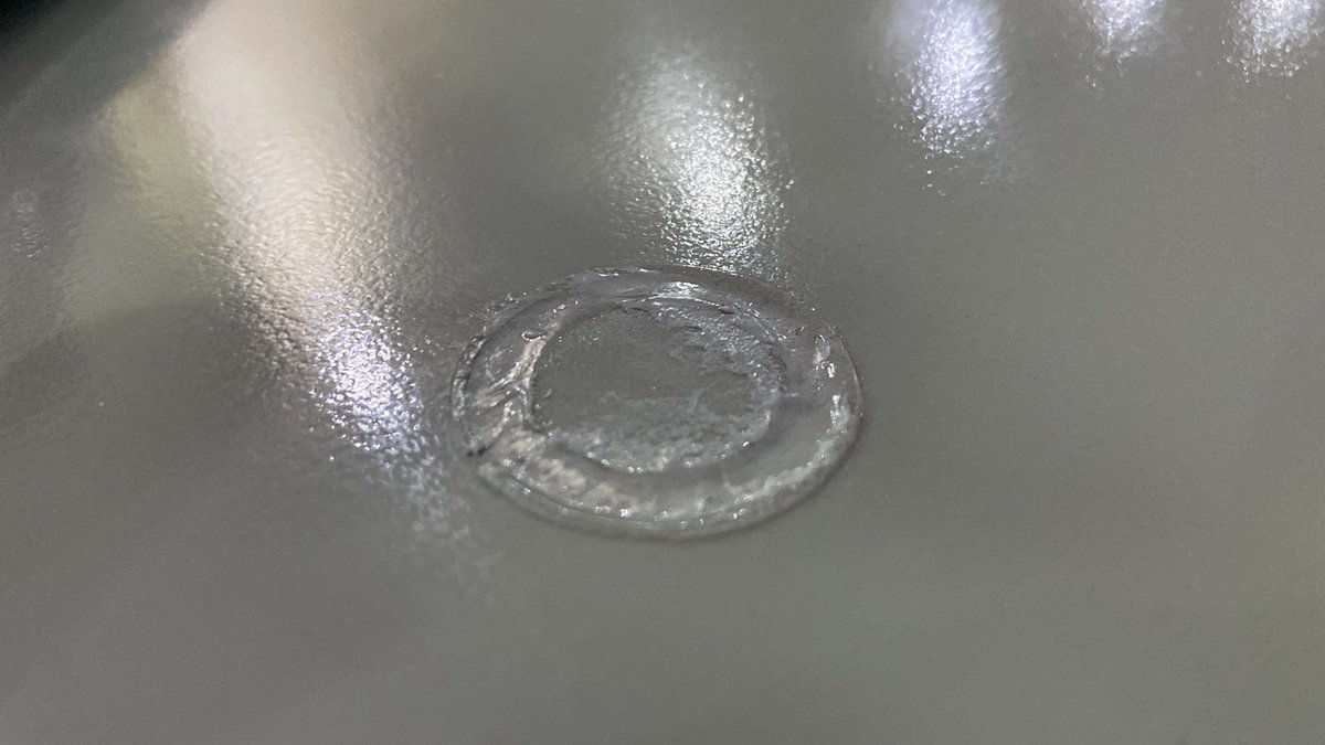 elotropolo_'s tweet photo. Dejé una tapa de un refill aromático Glade sobre la mesa de mi casa, y resulta que la vaina es que si un ácido wtf https://t.co/RP6uItPykb