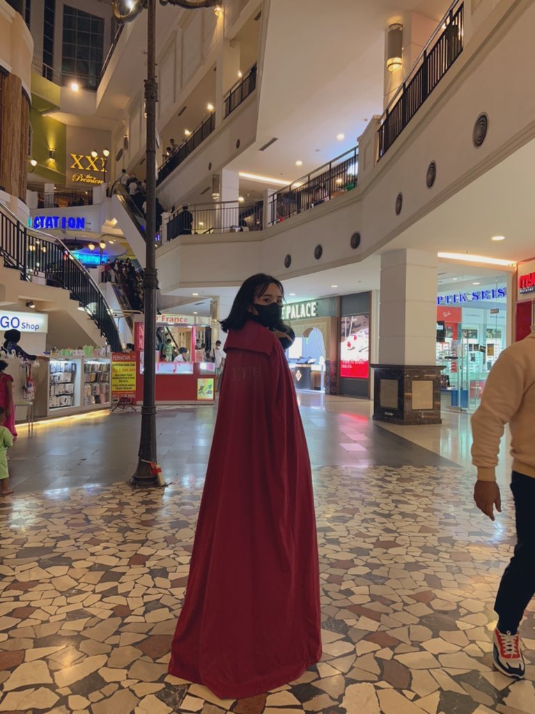 Rahmwty_'s tweet photo. Kenalin pacarnya dr.strange Dari multiverse yg berbeda 😭😂

Nih nder aku pake kostum drsrange semalem nonton bioskop di @cinema21 @Marvfess @MarvelIndonesia @SiPalingMarvel #SiPalingMarvel #LebarandiMultiverse https://t.co/JKc52Xoy4J