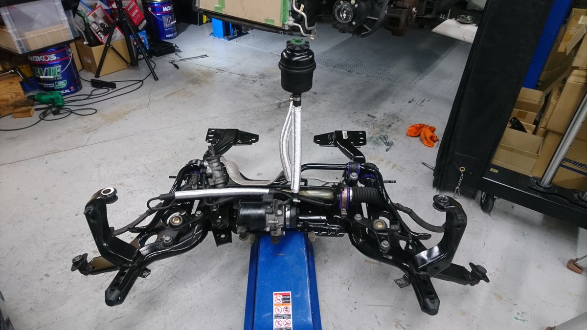 mackee44's tweet photo. 宇宙ステーションみたいなメンバー R53ミニです
#R53 #ミニ #ダブルフォア https://t.co/IxULtAKCR9