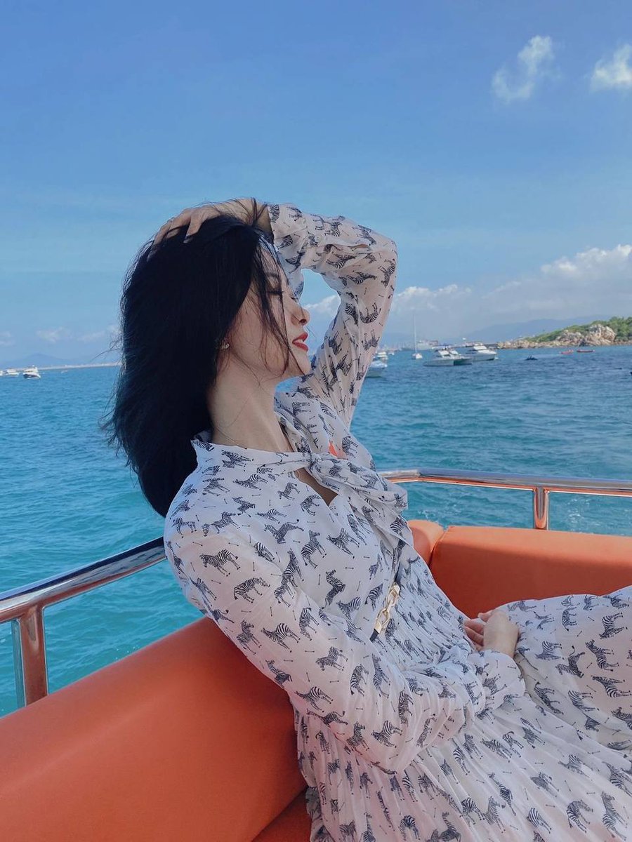 Catherine_lli's tweet photo. It's summer! We're supposed to be having fun!🤪 https://t.co/MxxqqvFw4m