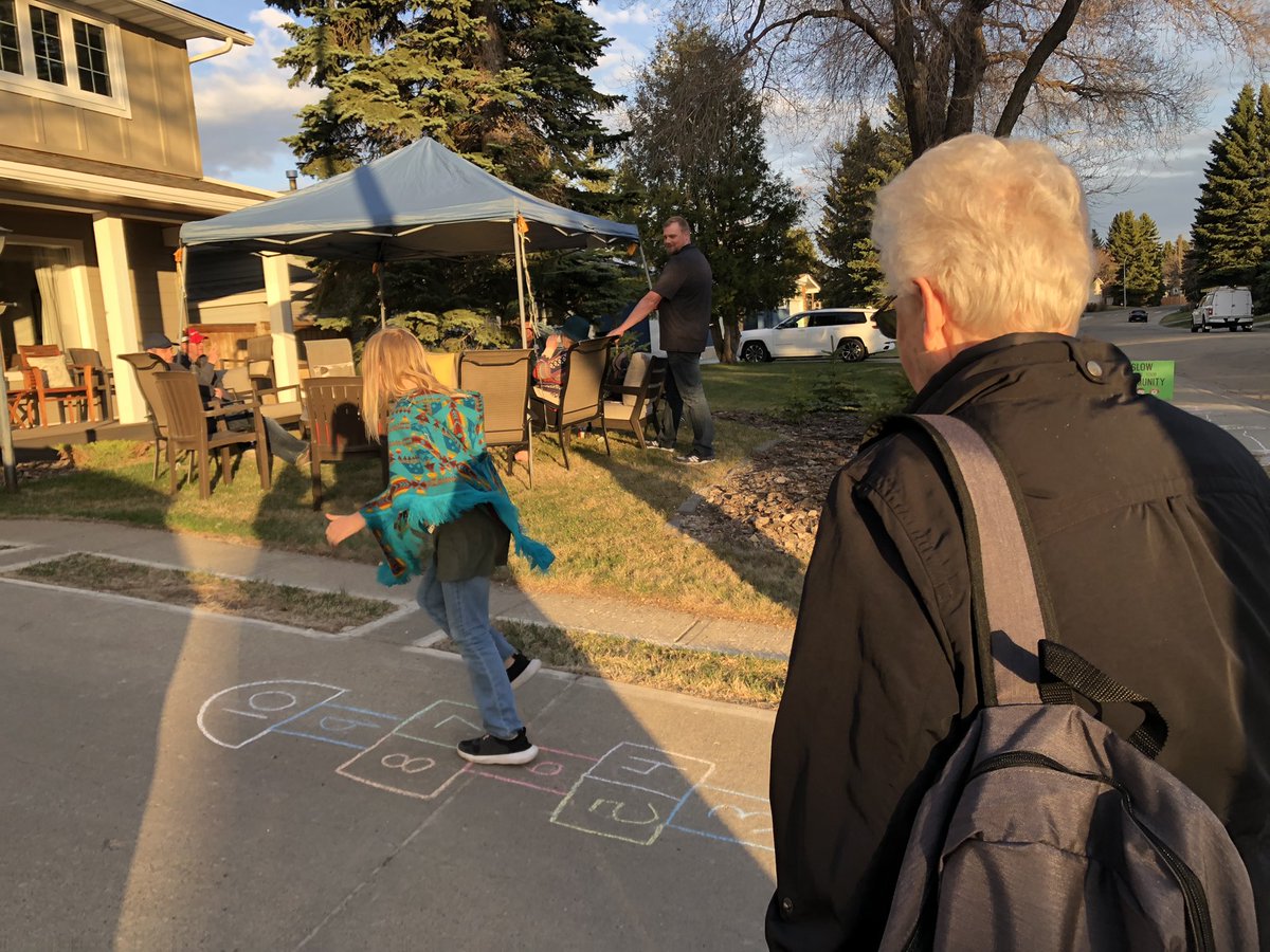 activecitizenAB's tweet photo. As neighbours we gathered on our block to get prepared. We talked about sharing resources &amp; skills, looking out for those who may need extra support, shared contact info and we built emergency bags together! ❤️ #scsocialaction #shpk  #EPWeek2022 https://t.co/qfgRvRc5rn