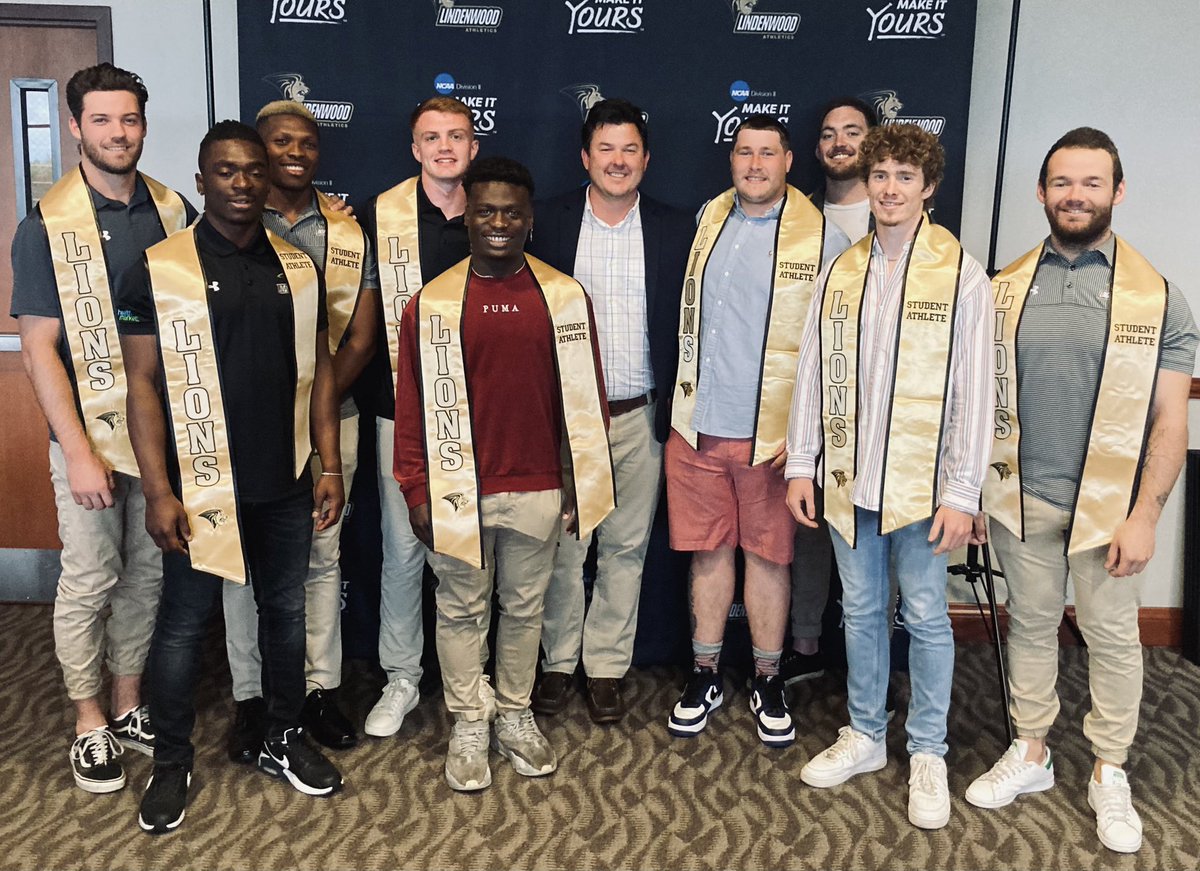 LURugby's tweet photo. 🎓 https://t.co/YOWEbLaPvk