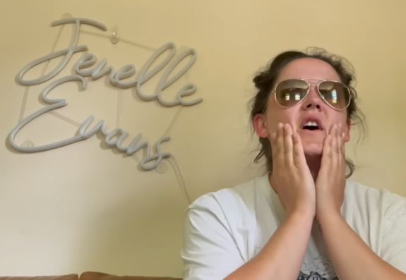 FULL RECAP! #TeenMom Jenelle Evans says she's distraught over losing a major influencer deal; makes whole video about how her haters are ruining her career: https://t.co/uMo1MfP5W8 https://t.co/uZNkDtm1gg