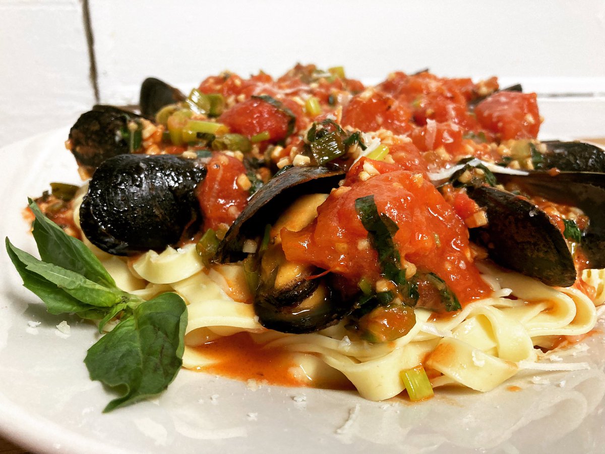 QuestaLasagna's tweet photo. This week’s special is mussels with tagliatelle- mussels steamed in white wine and served over a broad noodle with tomato, basil, scallions, and saffron🍝
#eatlocal #seafood #italian #restaurant #foodie #foodporn https://t.co/97gvM62dPW