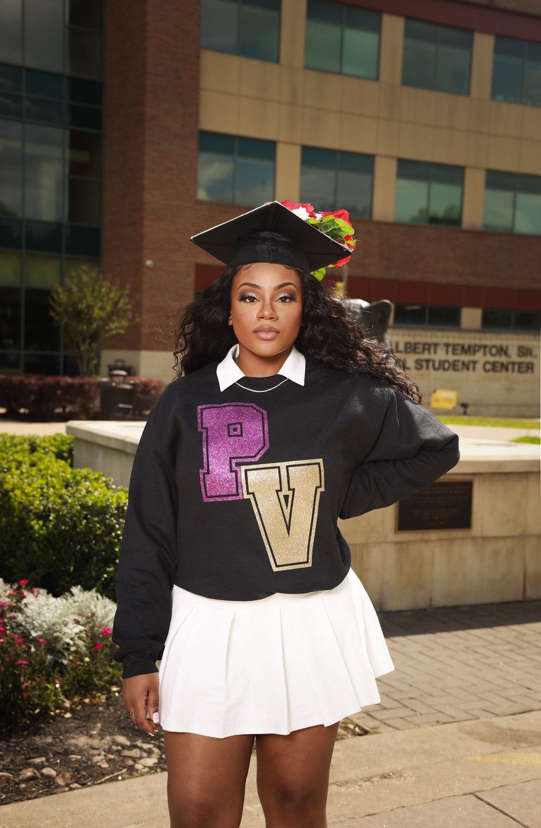 gvldenrxse's tweet photo. I did it. No 🎓

Maddyson Rose | BBA Management ✨

#PVAMUGrad #HBCUgrad https://t.co/Il5E4SeRG9