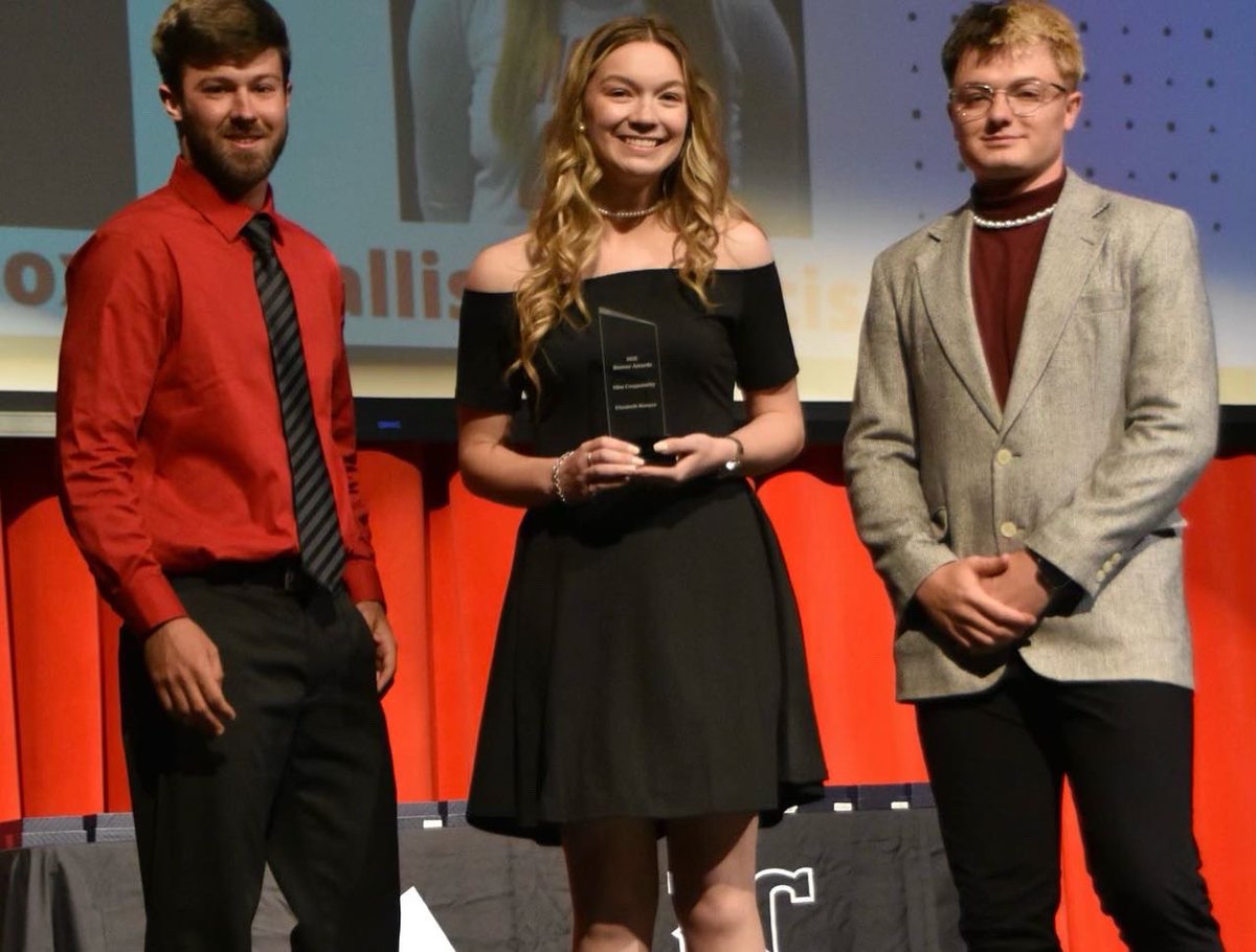 blackburn_vb's tweet photo. Congrats to Elizabeth Bowyer for receiving Miss Congeniality! https://t.co/1b9Q4ExzMf