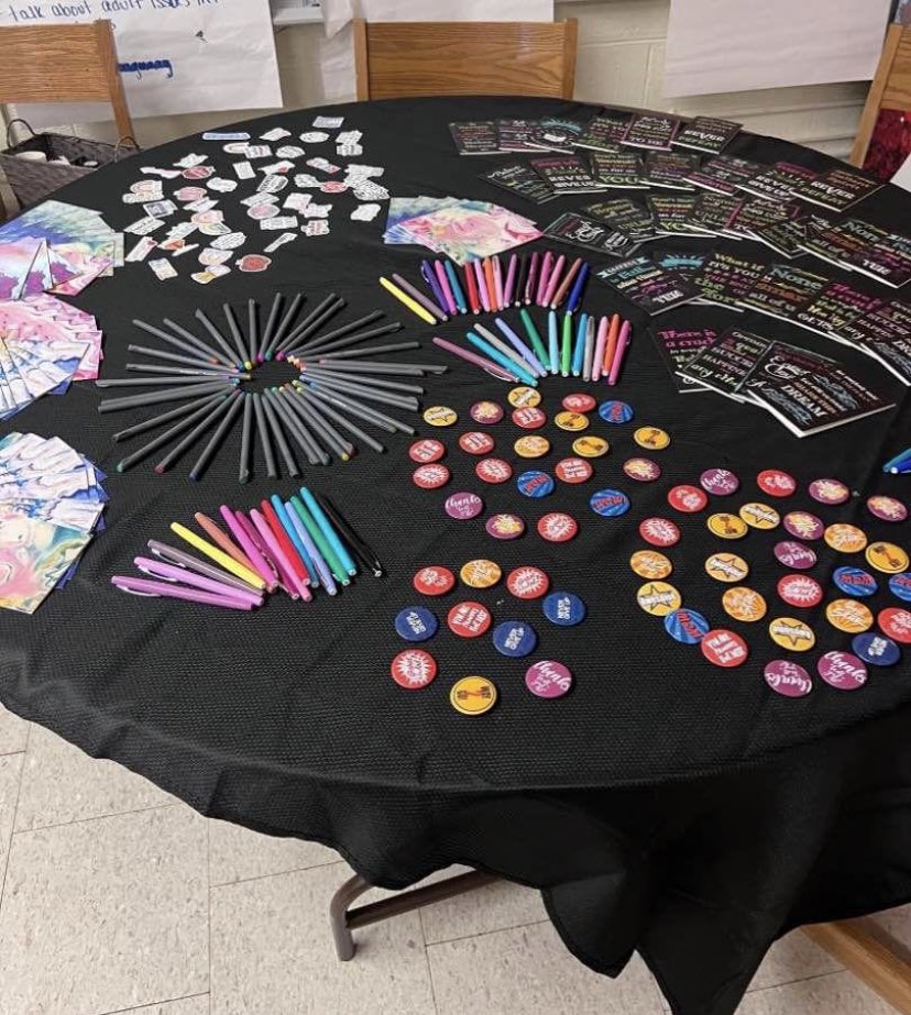 bryant_259's tweet photo. @mrskaylaprice is spoiling her staff during appreciation week!  @WichitaUSD259 https://t.co/anyHI6GaeL