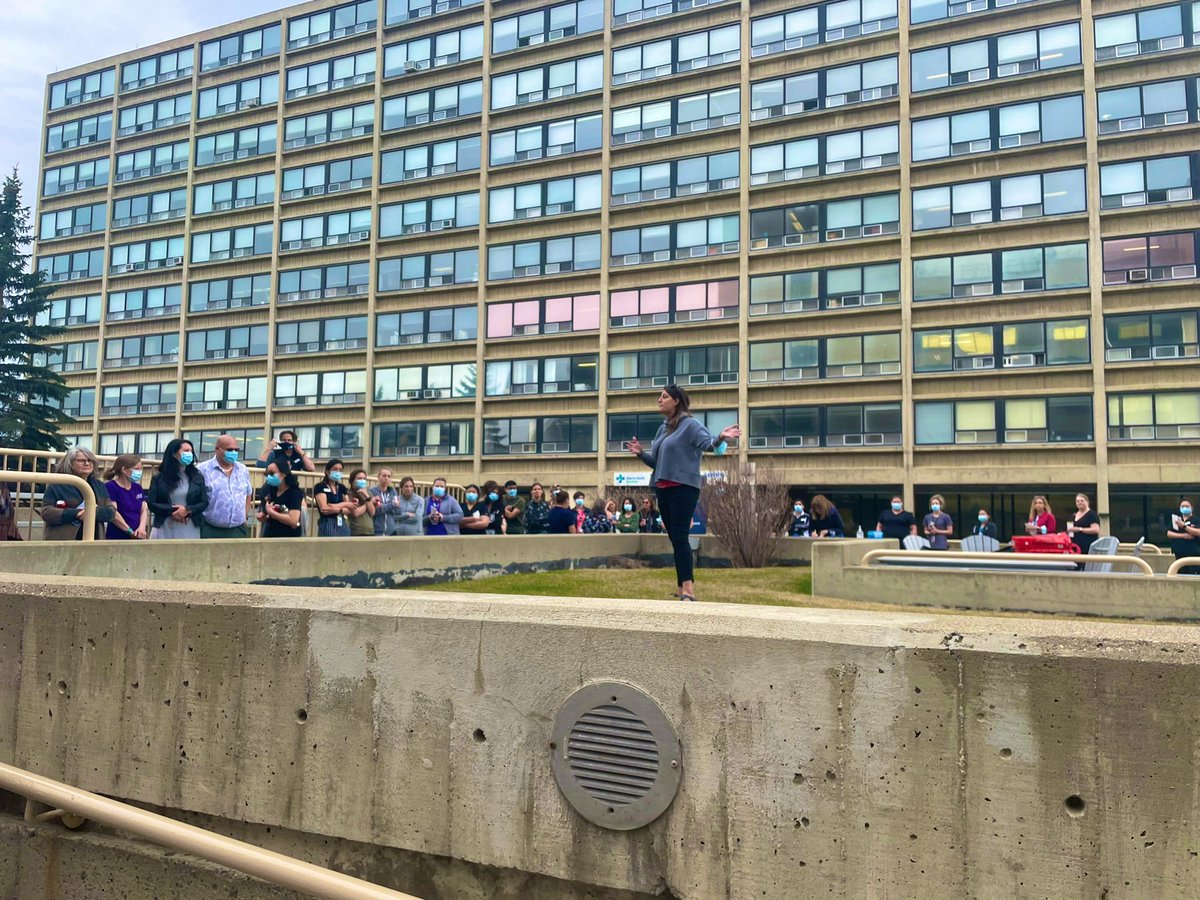 sarflower45's tweet photo. Amy speaking passionately on @HSAAlberta ‘s plan to raise awareness on Bill 32, to our captive local at one of our many FMC pizza events. #hsaa #UnionStrong #ableg #abpoli #bill32 #activism #unionengagement #membership https://t.co/iJiEdoLzbU