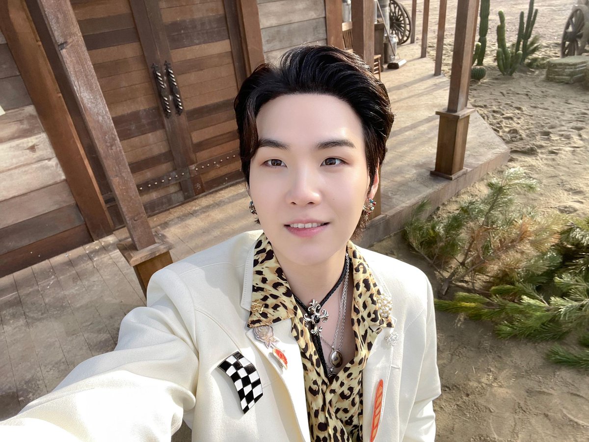 blogsformyg's tweet image. 📁 NAVER ARTICLES SUGA - 06.05.22

react 😉 • recommend • share

1.naver.me/xQo425NR
2.naver.me/Fee2RzVl
3.naver.me/GuGjwMLp

We are currently listening to #ThatThat by #PSY featuring Prod. #SUGA of #BTS (@BTS_twt)