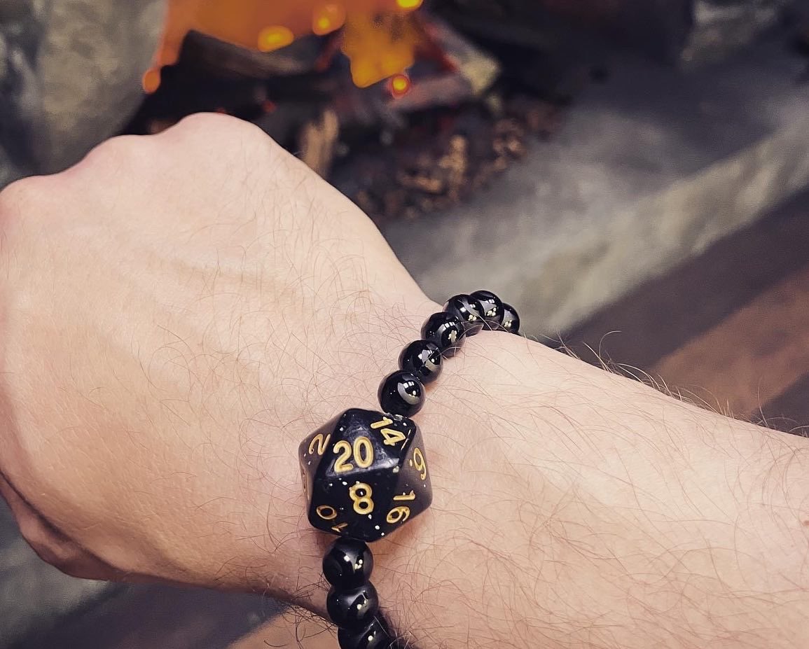TaraSandsVO's tweet photo. #WWSRW (What Would @samriegel Wear??) 
Use promo code THURSDAY at checkout for a discount at https://t.co/oDZWY4W1Sb! @LoopedLAJewelry 
#d20 #dungeonsanddragons #dnd #criticalrole @critrolecloset https://t.co/3oVaJvlGqh