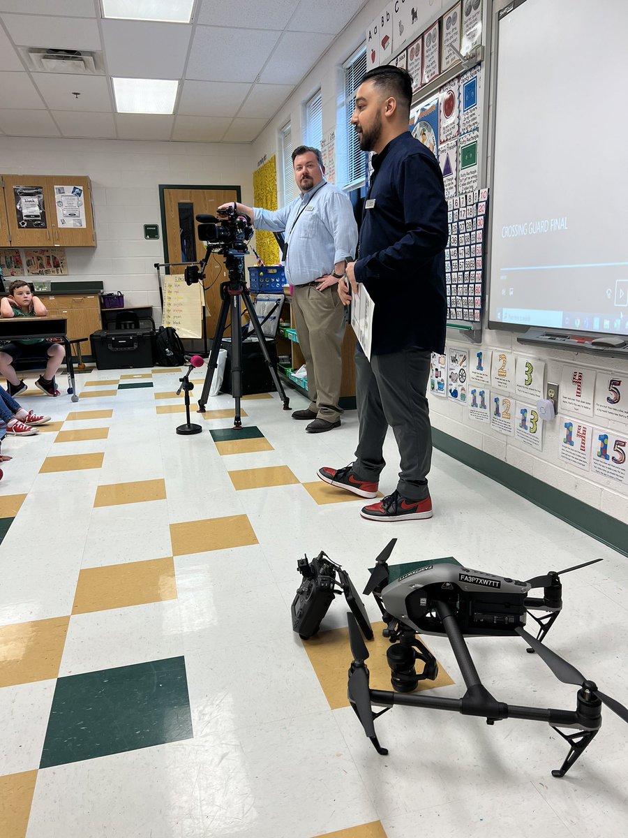 RKES_KG's tweet photo. Community helpers day 8 was all thanks to the @pwcgov news department! Thank you so much for showing us all of your cool tools you use to make videos, and especially your new drone! @RockledgePWCS https://t.co/4nSxaFq58F