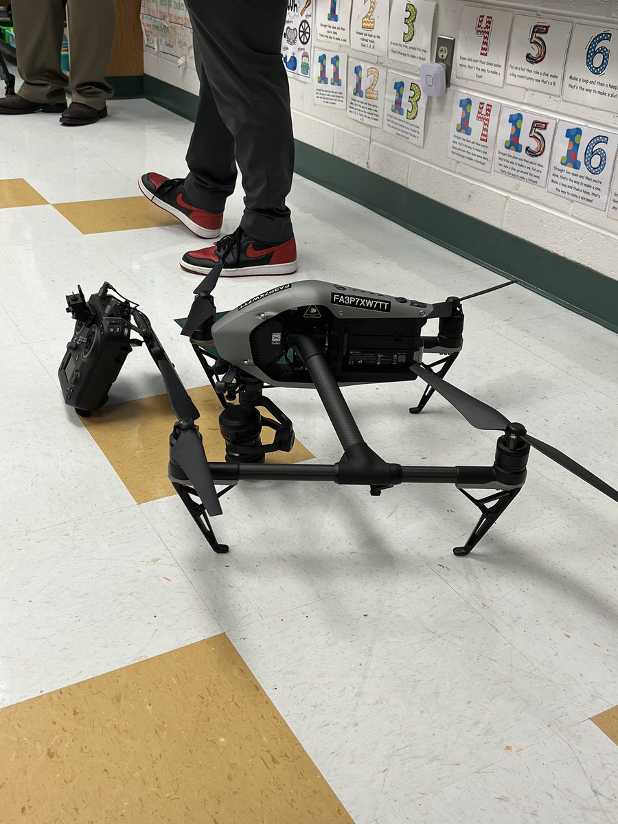 Community helpers day 8 was all thanks to the <a href="/pwcgov/">Prince William County</a> news department! Thank you so much for showing us all of your cool tools you use to make videos, and especially your new drone! <a href="/RockledgePWCS/">Rockledge Eagles</a>