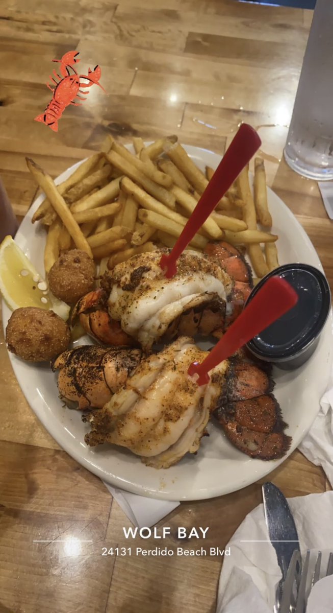 SydVish15's tweet photo. The beach and good food &amp; drinks is all a girl needs ☀️🌊🦞🍹🌴 https://t.co/HzEkzQCIDC
