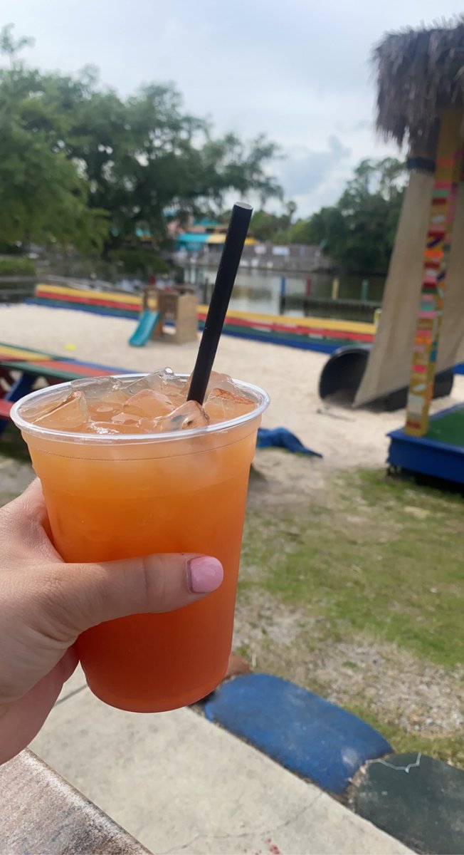 SydVish15's tweet photo. The beach and good food &amp; drinks is all a girl needs ☀️🌊🦞🍹🌴 https://t.co/HzEkzQCIDC