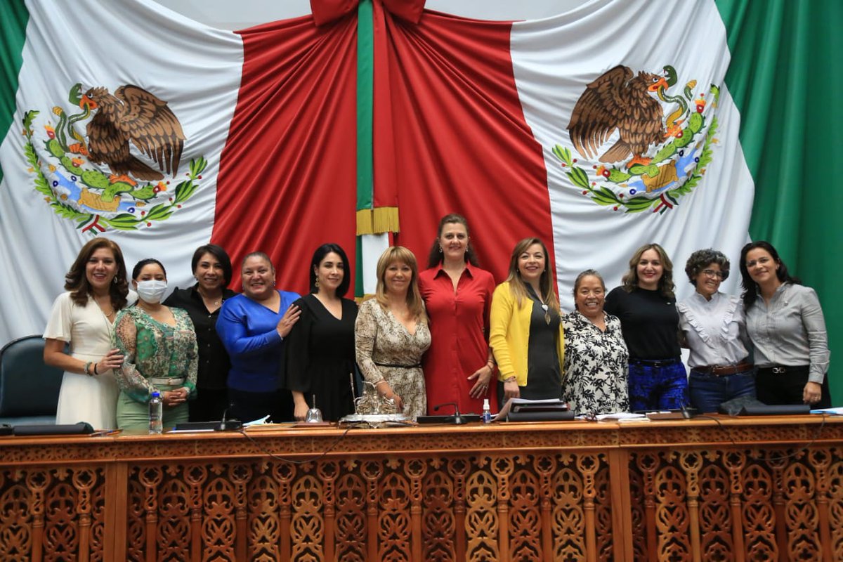 evelyn_osornio_'s tweet photo. 🙋🏼‍♀️🗳️ Se llevó a cabo la Elección de la Diputación Permanente del Segundo Receso del Primer Año de Ejercicio de la @Legismex. Reconozco a @ProfraTrinidadF, @MiriamEscalonaP y @MarioSantanaCa por sus nuevos nombramientos. ¡Enhorabuena! https://t.co/HeOLIdD1qL