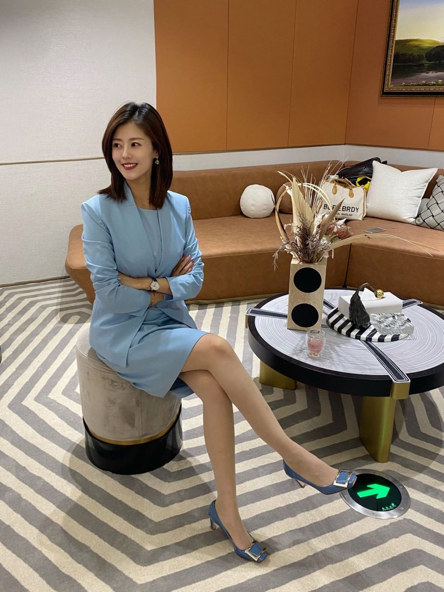 Jeanne_164's tweet photo. Blue mist color suit, especially fresh color. Natural and graceful, intellectual occupation, full of sense of advanced.#blue #occupation #smile #fashion #Lifephoto #redwine #Lafite #LosAngeles https://t.co/bnIamyYpMu