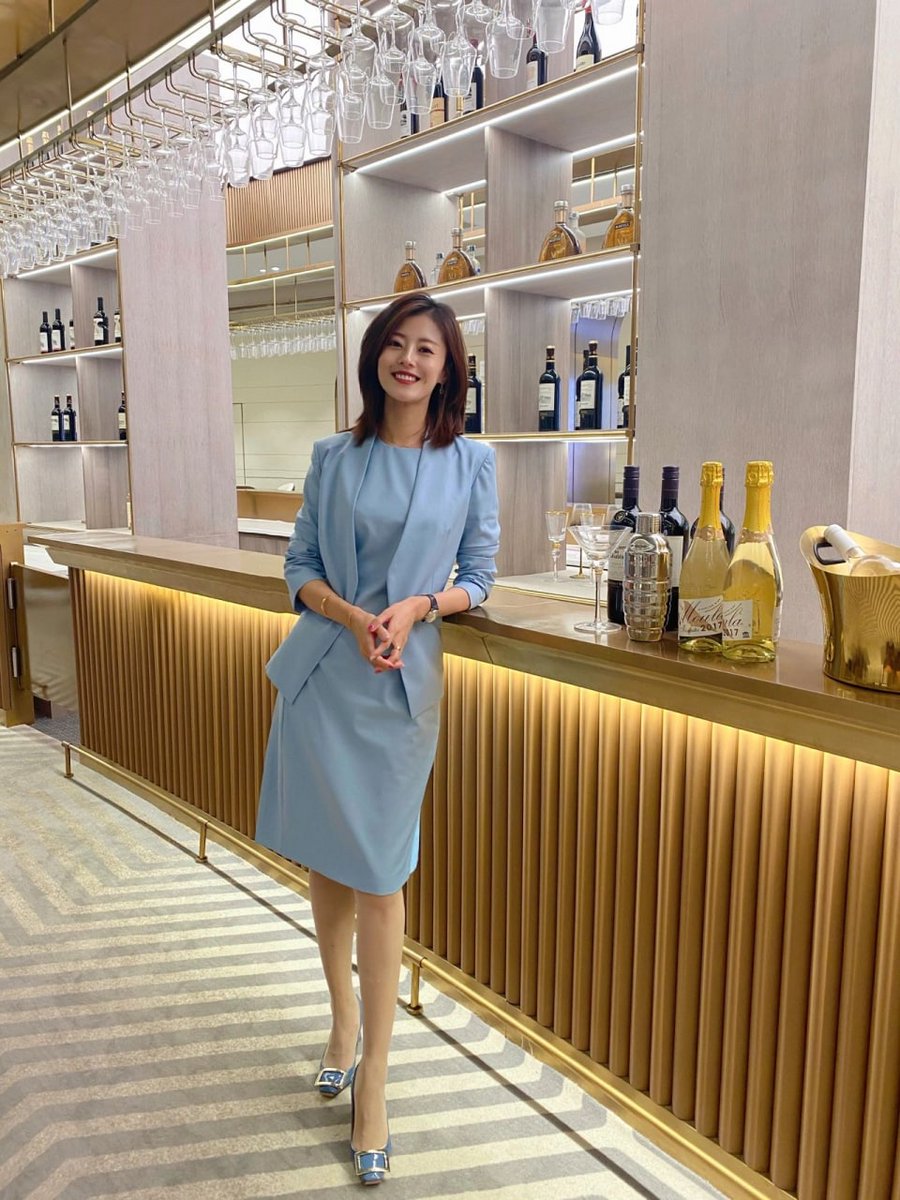 Jeanne_164's tweet photo. Blue mist color suit, especially fresh color. Natural and graceful, intellectual occupation, full of sense of advanced.#blue #occupation #smile #fashion #Lifephoto #redwine #Lafite #LosAngeles https://t.co/bnIamyYpMu