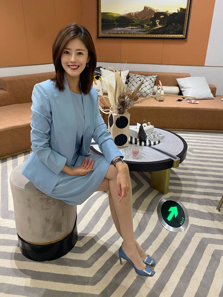 Jeanne_164's tweet photo. Blue mist color suit, especially fresh color. Natural and graceful, intellectual occupation, full of sense of advanced.#blue #occupation #smile #fashion #Lifephoto #redwine #Lafite #LosAngeles https://t.co/bnIamyYpMu