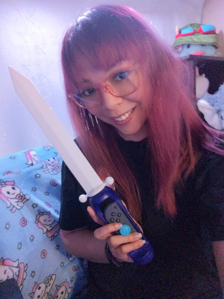 Zofeeuh's tweet photo. We're playing Skyward Sword with a sword. What could possibly go wrong? 
https://t.co/AXNGriGGTl https://t.co/tEVsIhKuXs