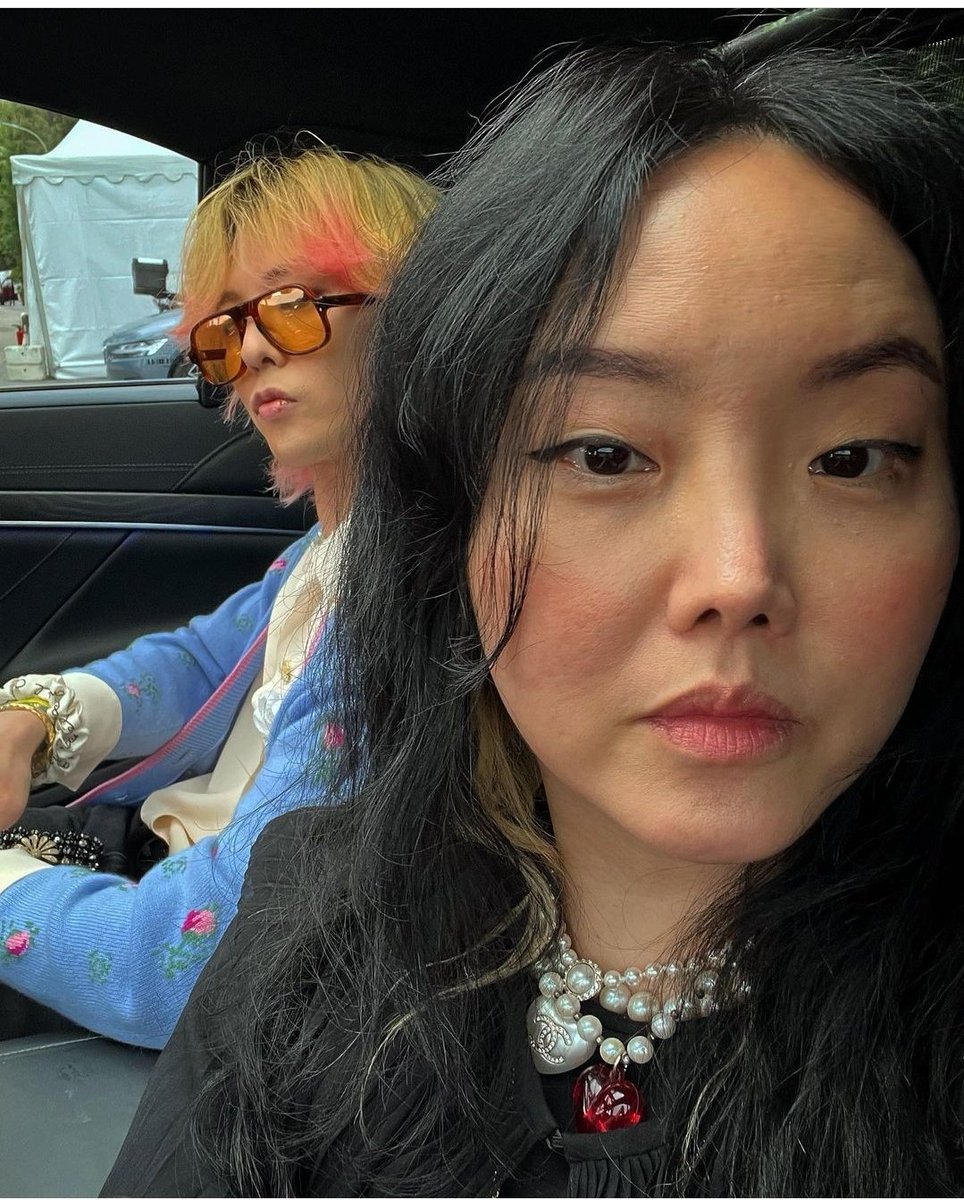 Lina71115207's tweet photo. I love ❤️ that Kwon Ji-Yong is having a lot of fun 😊🥰🔅🎊🎉
@IBGDRGN
#bigbanggd #bigbangジヨン #bigbangvipworld #bigbang好きな人と繋がりたい #bigbang👑👑👑👑👑 #gdragon #gdragonoppa #gdragonfashion #gdragonupdate #gdragonupdate #gdragonofficial #gdragonchanel #gdragonstyle https://t.co/CfQYCtFxAD