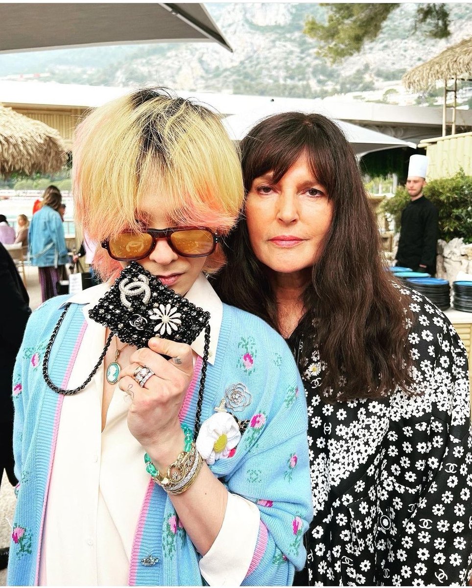 Lina71115207's tweet photo. I love ❤️ that Kwon Ji-Yong is having a lot of fun 😊🥰🔅🎊🎉
@IBGDRGN
#bigbanggd #bigbangジヨン #bigbangvipworld #bigbang好きな人と繋がりたい #bigbang👑👑👑👑👑 #gdragon #gdragonoppa #gdragonfashion #gdragonupdate #gdragonupdate #gdragonofficial #gdragonchanel #gdragonstyle https://t.co/CfQYCtFxAD