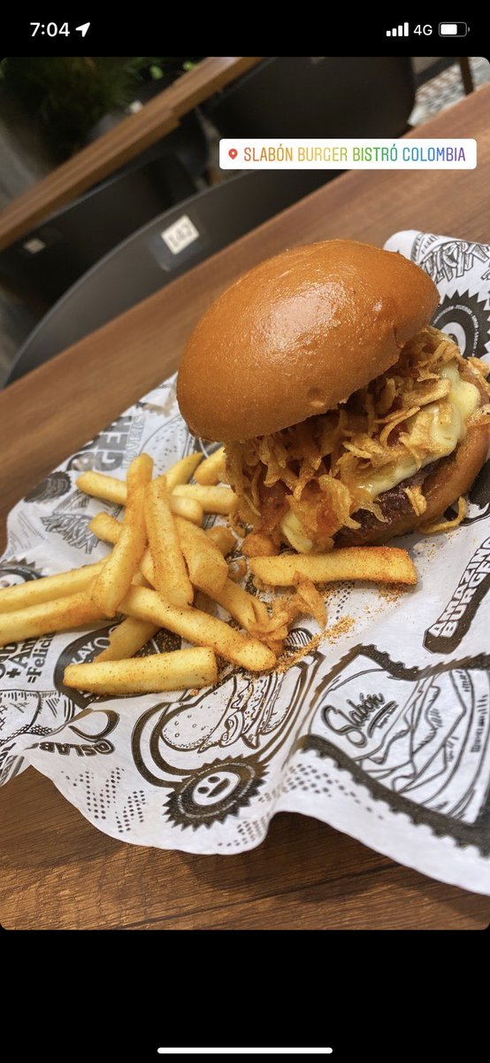 CamiRuizGalvis's tweet photo. Ya que hice fila toda la semana lo mínimo es que deje el Top 5 de Hamburguesas del Burguer master, para los que no saben soy una experta.
1. Longos 
2. Rústica 
3. Reyna 
4. Valientes 
5. Angus Azul 
#burguermasterco @tuliorecomienda @burguermaster #burguermaster https://t.co/RBYTNxvwmm