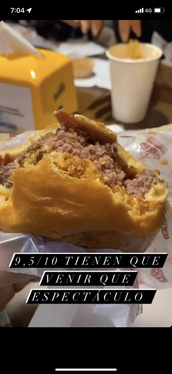CamiRuizGalvis's tweet photo. Ya que hice fila toda la semana lo mínimo es que deje el Top 5 de Hamburguesas del Burguer master, para los que no saben soy una experta.
1. Longos 
2. Rústica 
3. Reyna 
4. Valientes 
5. Angus Azul 
#burguermasterco @tuliorecomienda @burguermaster #burguermaster https://t.co/RBYTNxvwmm