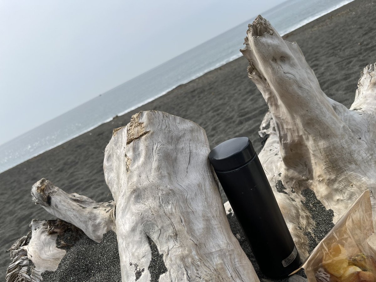 satsukitaroo's tweet photo. 海とパンとコーヒーと https://t.co/BUdrgde6Eq