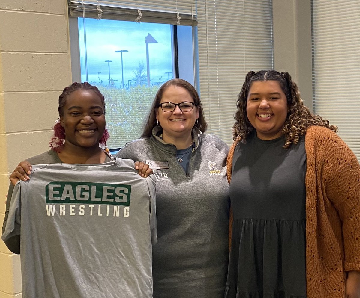 BattleAVID's tweet photo. Second campus tour today and then watched 2 BHS AVID & 1 HHS AVID superstars sign with the #CoMoEd program with @cmuniv & @MizzouEducation. They will be amazing teachers! They will move mountains & impact so many lives & we are so proud of all of you! #TheyDreamedBig #ProudOfYou https://t.co/tszFGd7NX3