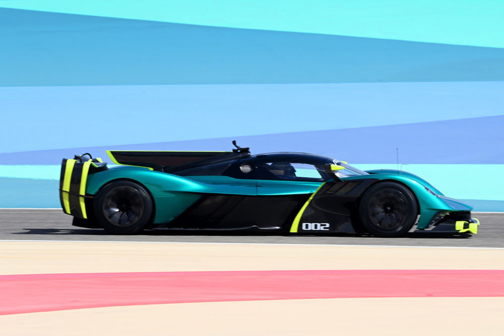 NarfCars's tweet photo. #AstonMartin #AstonMartinValkyrieAMRPro
#Engine #V12 #Cosworth #1000hp #11000rpm #Topspeed #250mph #Hypercar #Bahrain 2022 https://t.co/34KDceGuyk