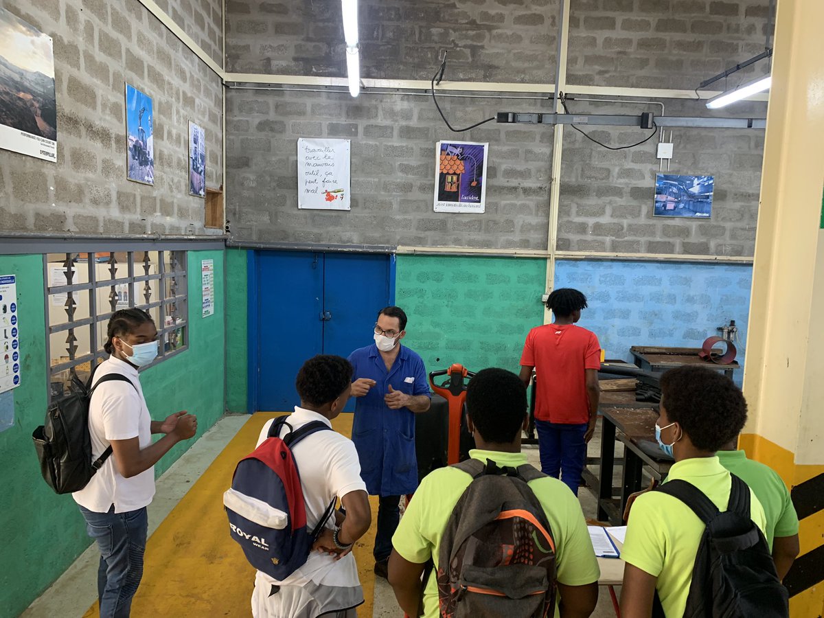 Construire tes rêves de demain…🎯avec des immersions, des ateliers sur le rire, l’expression corporelle et la théâtralisation des métiers. Des élèves conquis et acteurs 🤩. Un grand merci à nos intervenants. 
#muriellebebot #josedalmat #nestormijere