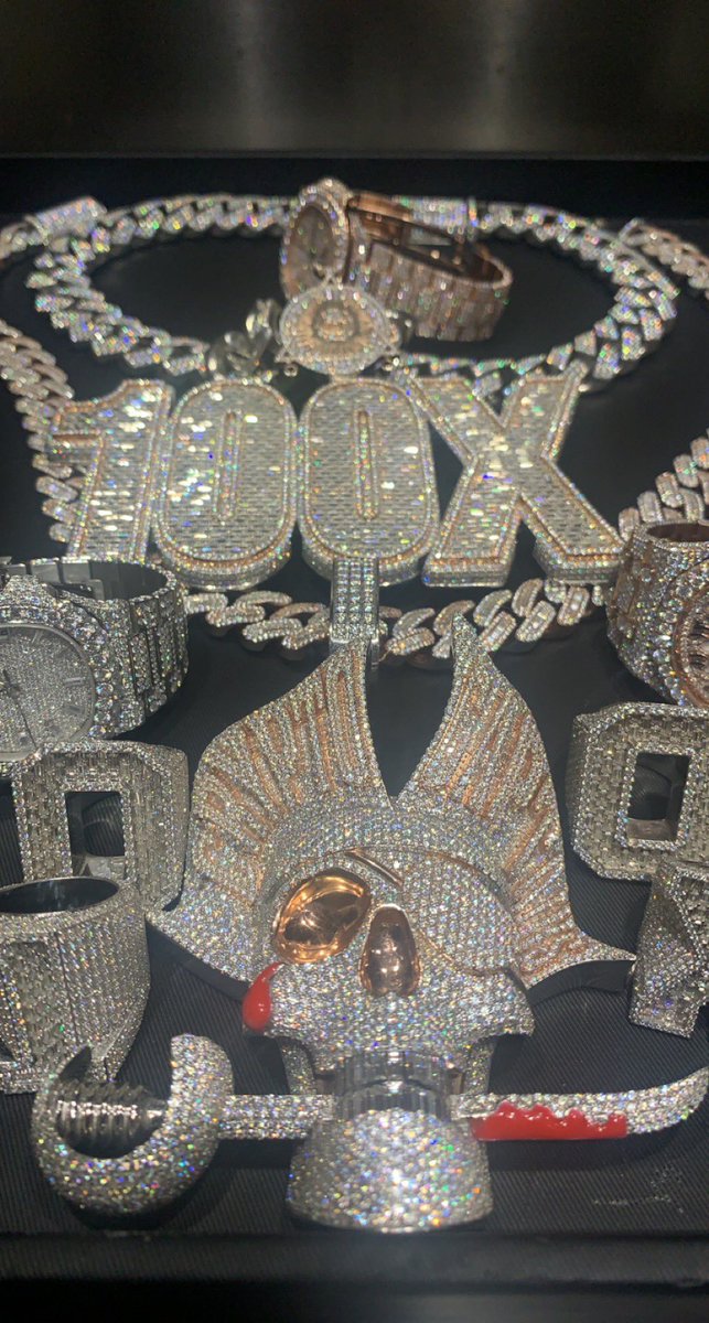 whois100x's tweet photo. #CRYPTOCAPTAINS 🏴☠️💀.
This gotta be one of the baddest crypto pendants. https://t.co/LOrw18QgY3