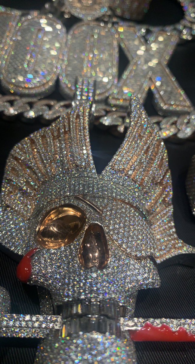 whois100x's tweet photo. #CRYPTOCAPTAINS 🏴☠️💀.
This gotta be one of the baddest crypto pendants. https://t.co/LOrw18QgY3