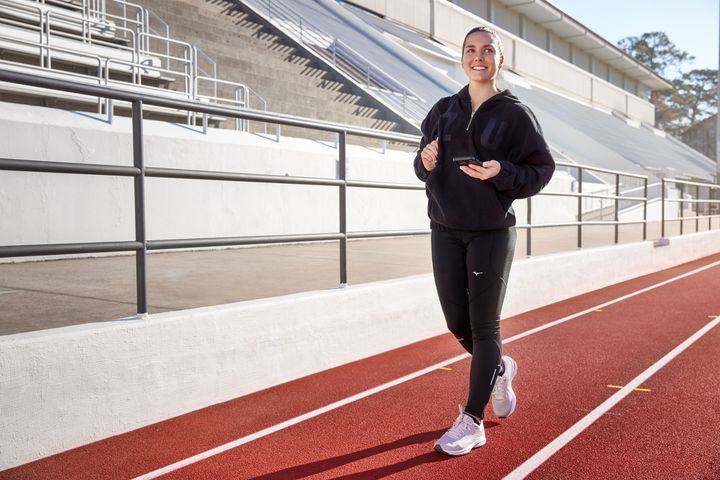 Midweek training, what does that look like for you? ...Speedwork, cross training, easy miles with friends? Let us know what your midweek training looks like below! 👇 #allrunnersallruns #mizunousa #mizunorunning #runningcommunity #crosstrain #easyrun #speedwork