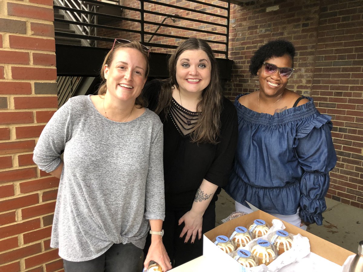 MNPSLibraries's tweet photo. Thankful for our friends @LimitlessLib who came out to support MNPS Librarians and Clerks today! 💕 I think we all agree that the bundlets were a hit! #mnpslibhack https://t.co/GOqzbr6khE