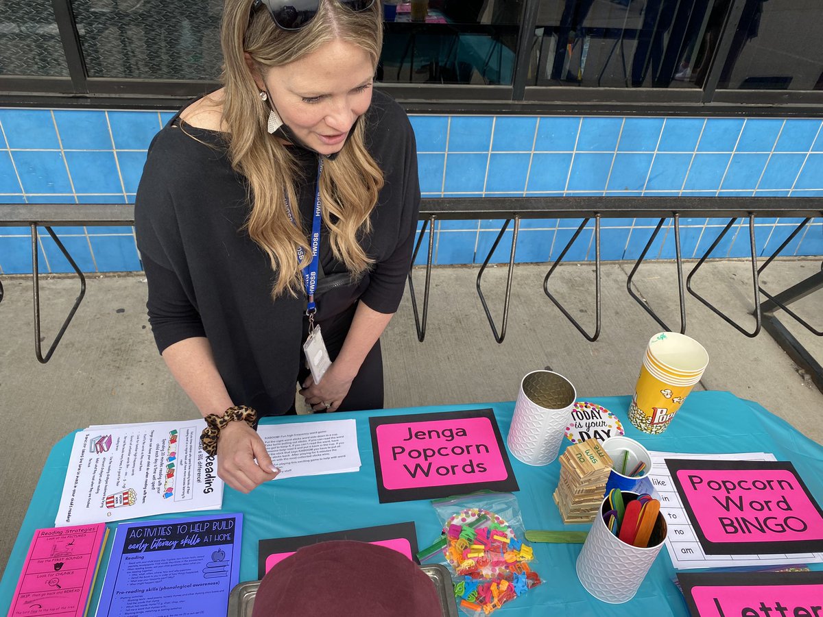 teach_mcc's tweet image. Successful meet and greet at QM tonight. Thanks to staff, students & families for coming out. I hope everyone enjoys the literary games provided by our reading specialist.