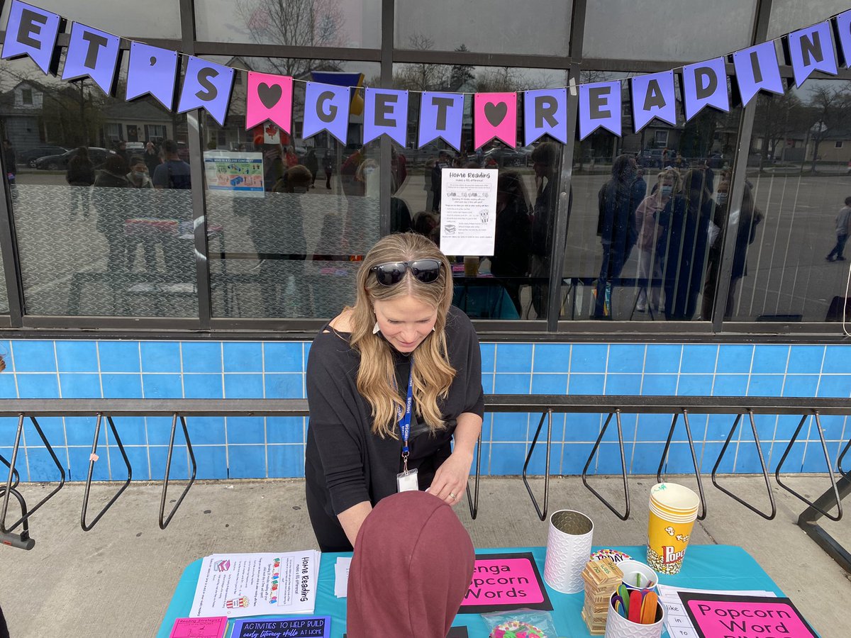 teach_mcc's tweet image. Successful meet and greet at QM tonight. Thanks to staff, students & families for coming out. I hope everyone enjoys the literary games provided by our reading specialist.