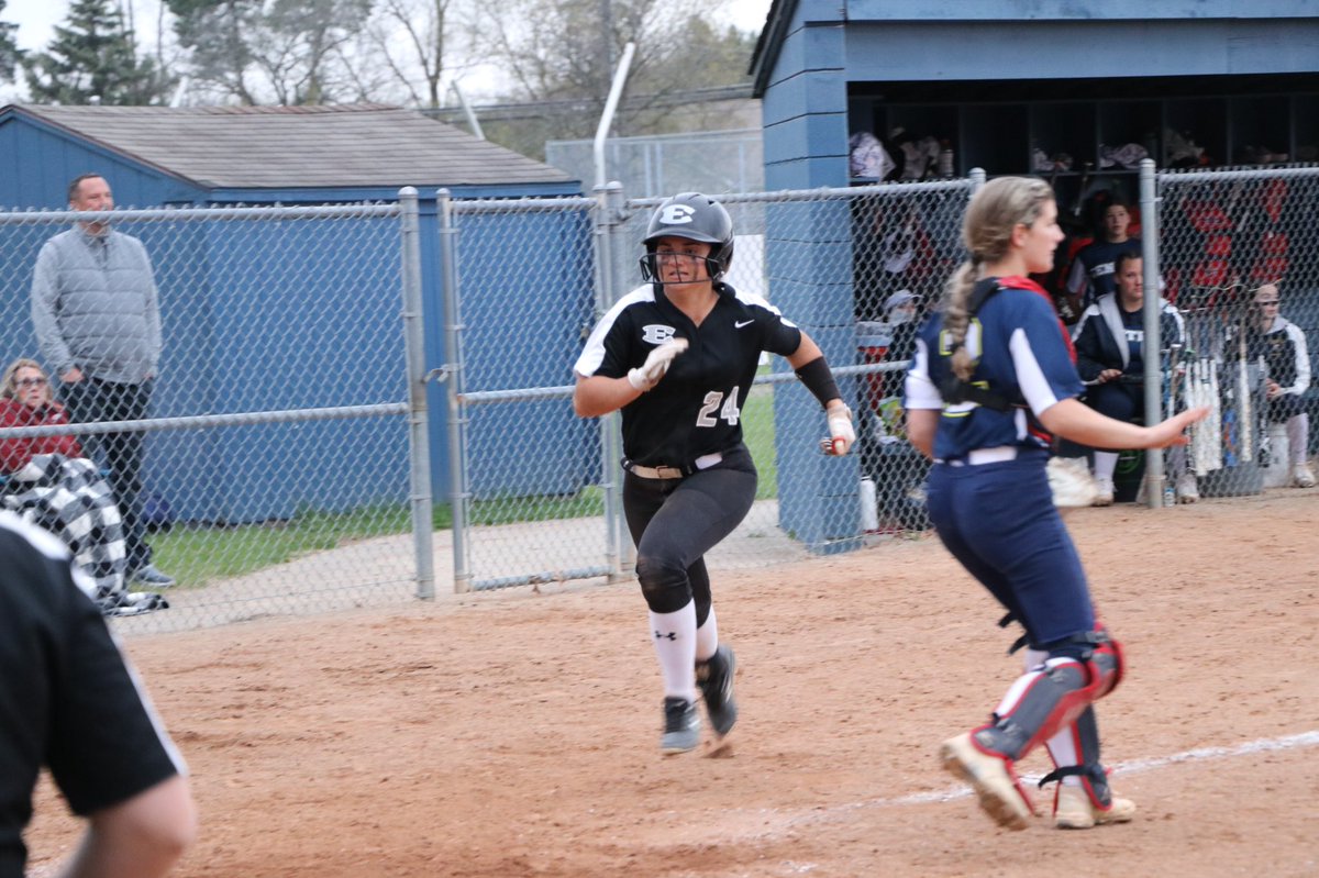 BeEast_Softball's tweet photo. Delayed after 3: 

South Lyon East - 14 
Walled Lake Central - 0 

@LisDelaney - 2 for 3 with 5 RBI
@claireloveland_ - 1 for 2 with 2 RBI 
@paulinaankawi10 - 1 for 2 with 2 RBI 

Game will restart at a TBD date. 

#BeEAST | @LakesVC https://t.co/q7c60NuD0e